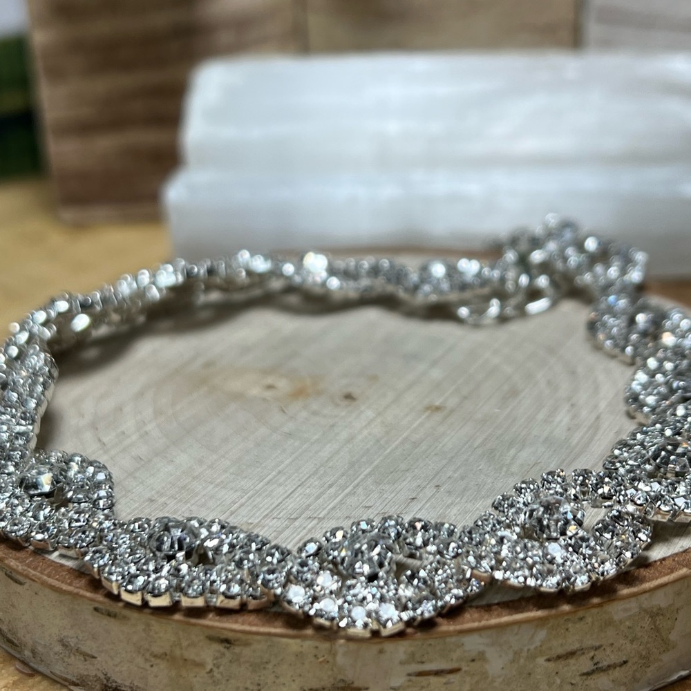VTG| Rhinestone Crystal Twisted Necklace ✨🤍 - Picture 3 of 15